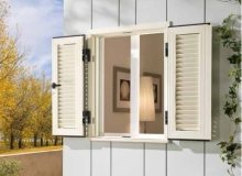Modello Maxima versione a stecche ovali per finestra aperta. Colore: RAL 9010